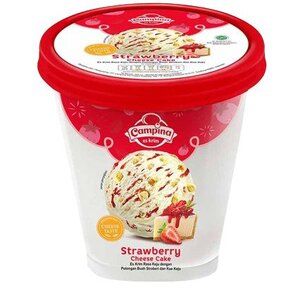 Campina Es Krim Rasa Keju dengan Potongan Buah Stroberi dan Kue Keju (Strawberry Cheese Cake)