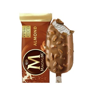 Magnum Es Krim Rasa Vanila Dilapisi Cokelat dan Kacang Almond (Vanilla Flavoured Ice Cream Coated with Chocolate and Almond)