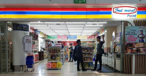fenomena 800 meter mengapa indomaret terdekat bukan sekadar toko melainkan denyut nadi komunitas modern