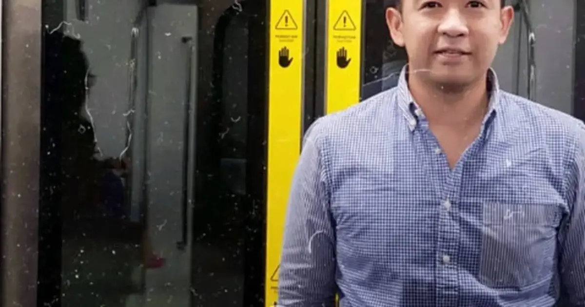 misteri di balik senyum ramah mengupas status pernikahan iwet ramadhan